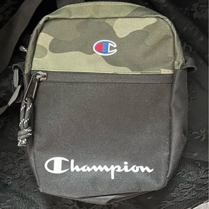 CHAMPION cross body